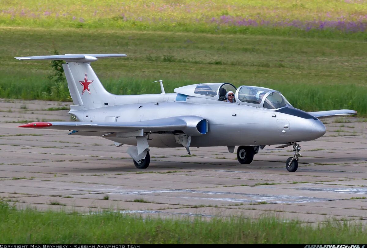 Aero l-29 Delfin. Самолет Aero l-29 Delfin. Л-29 Дельфин. Аэро л-29 Дельфин.