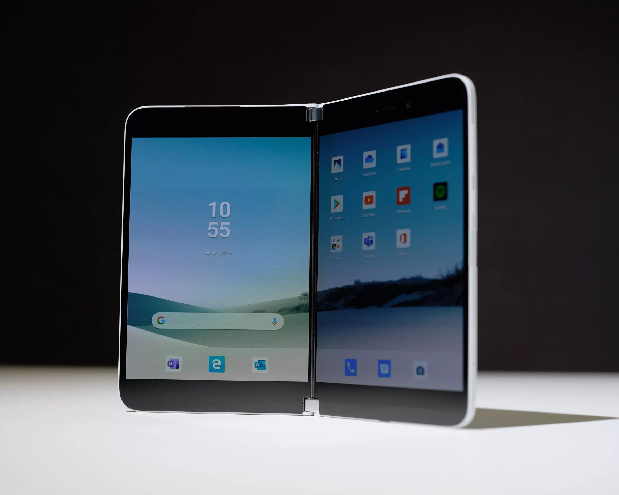 Двойной смартфон. Смартфон microsoft surface duo. смартфон майкрософт складной. microsoft surface duo 2. складной смартфон surface duo.