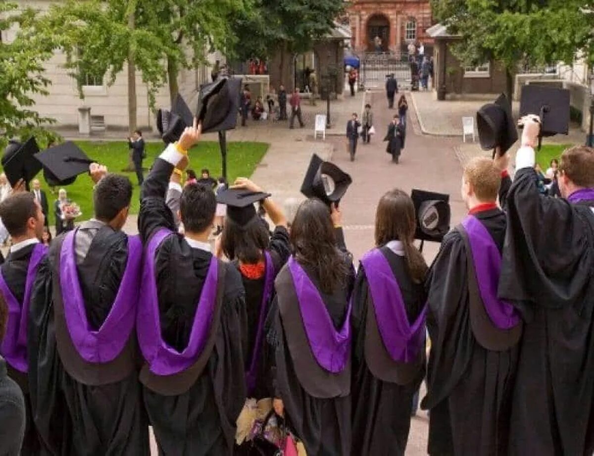 University College London известные выпускники. Выпускники Оксфорда. Элитный университет.