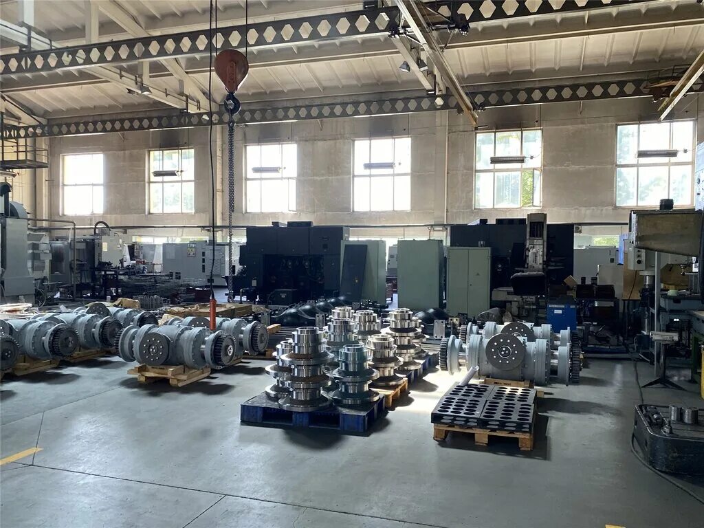 машзавод чебоксары. трактора промтрактор чебоксары. тракторостроителей 101 чебоксары. производство техники. пром тракторный завод чебоксары.