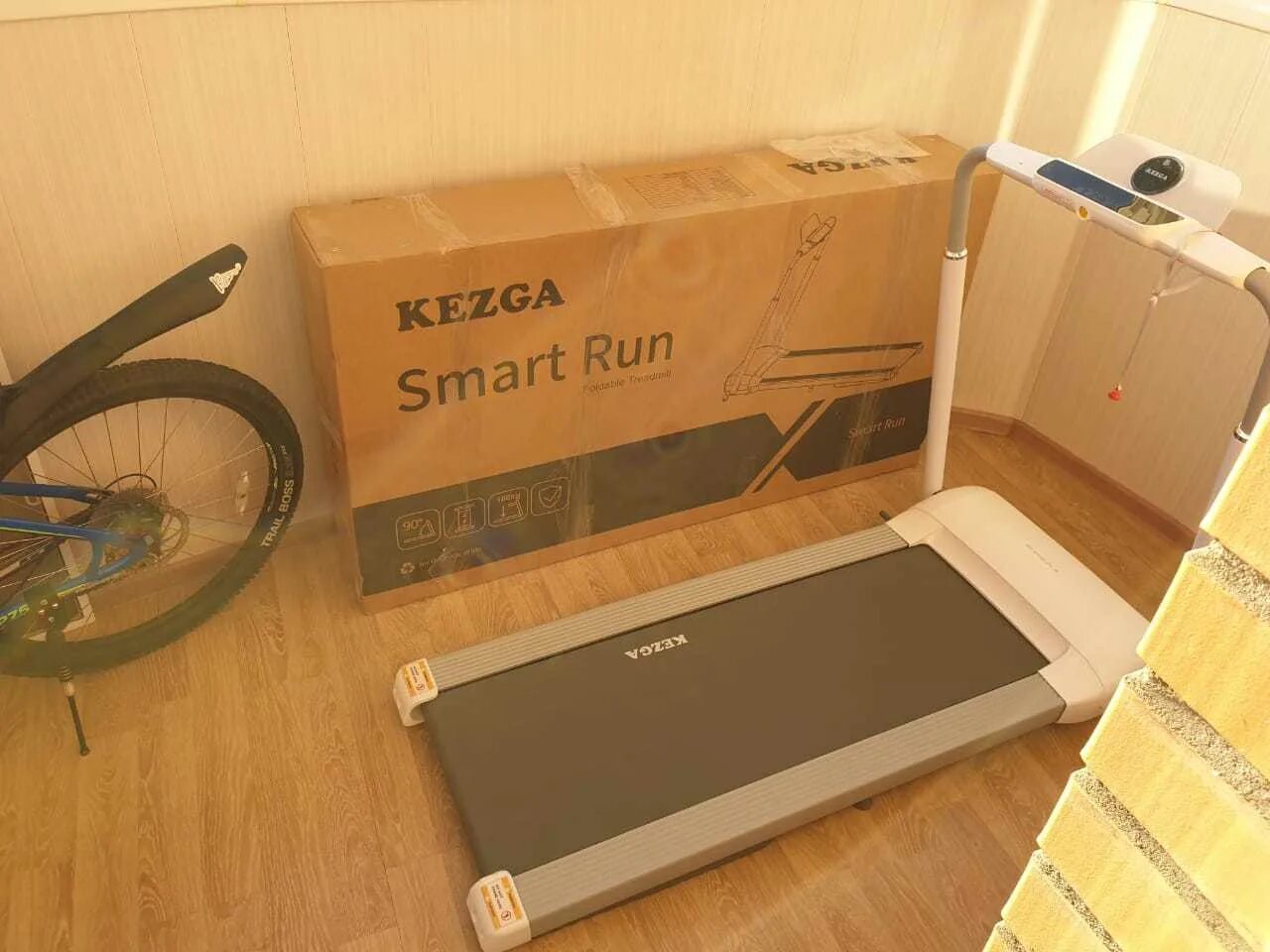 Kezga start. Беговая дорожка kezga SMARTRUN 2. Беговая дорожка kezga Smart Run. Беговая дорожка kezga SMARTRUN белый. Kenza Smart Run Беговая дорожка.