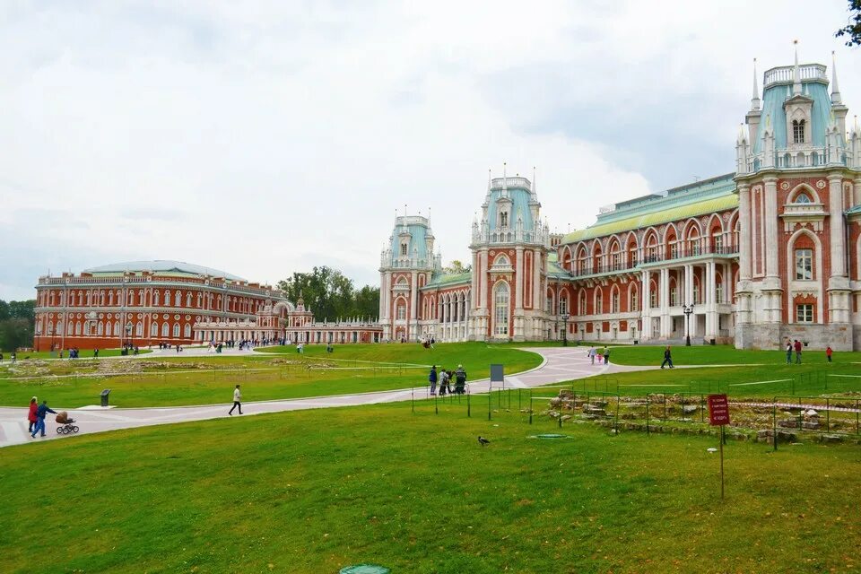 Ансамбль царицыно. Площадь дворца царицыно. царицынский парк площадь. площадь парка царицыно. музей царицыно москва площадь.