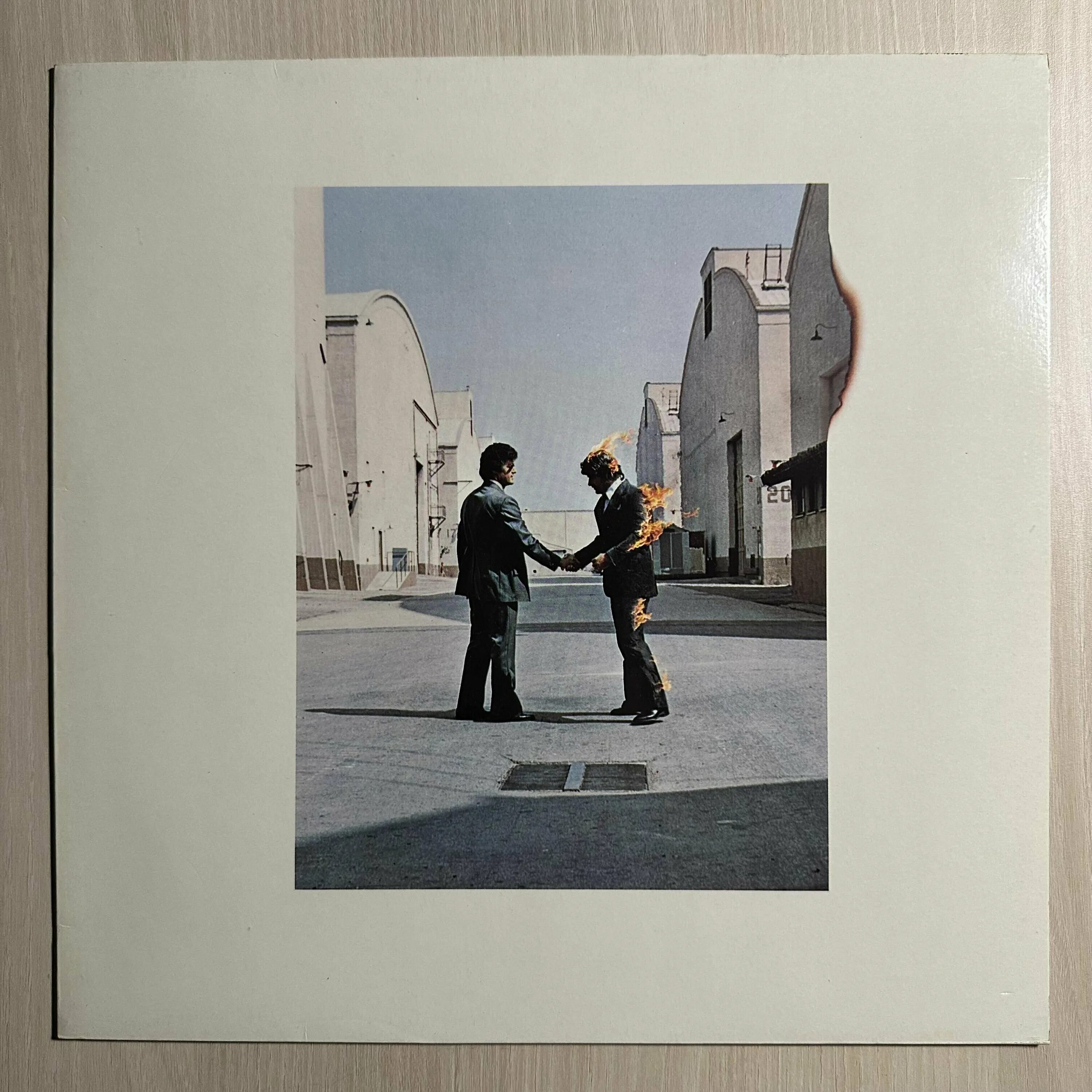 Pink floyd wish you were here. Pink floyd 1975 wish you were here. 1975 - wish you were here. Pink floyd wish you were here 1975 обложка. Пинк флойд wish you were here обложка.