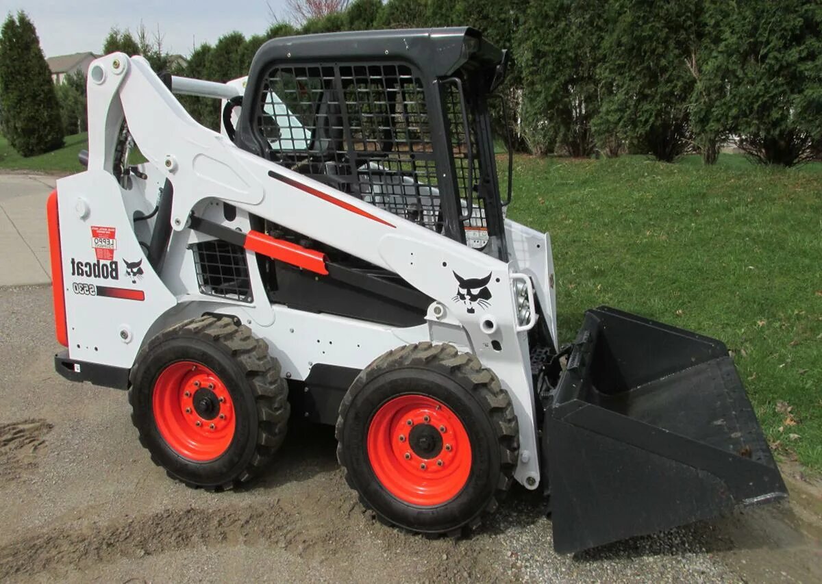 Bobcat 530. Мини-погрузчик Bobcat s530. Погрузчик Бобкэт s530. Мини погрузчик Бобкэт s530. Мини погрузчик Bobcat 530.