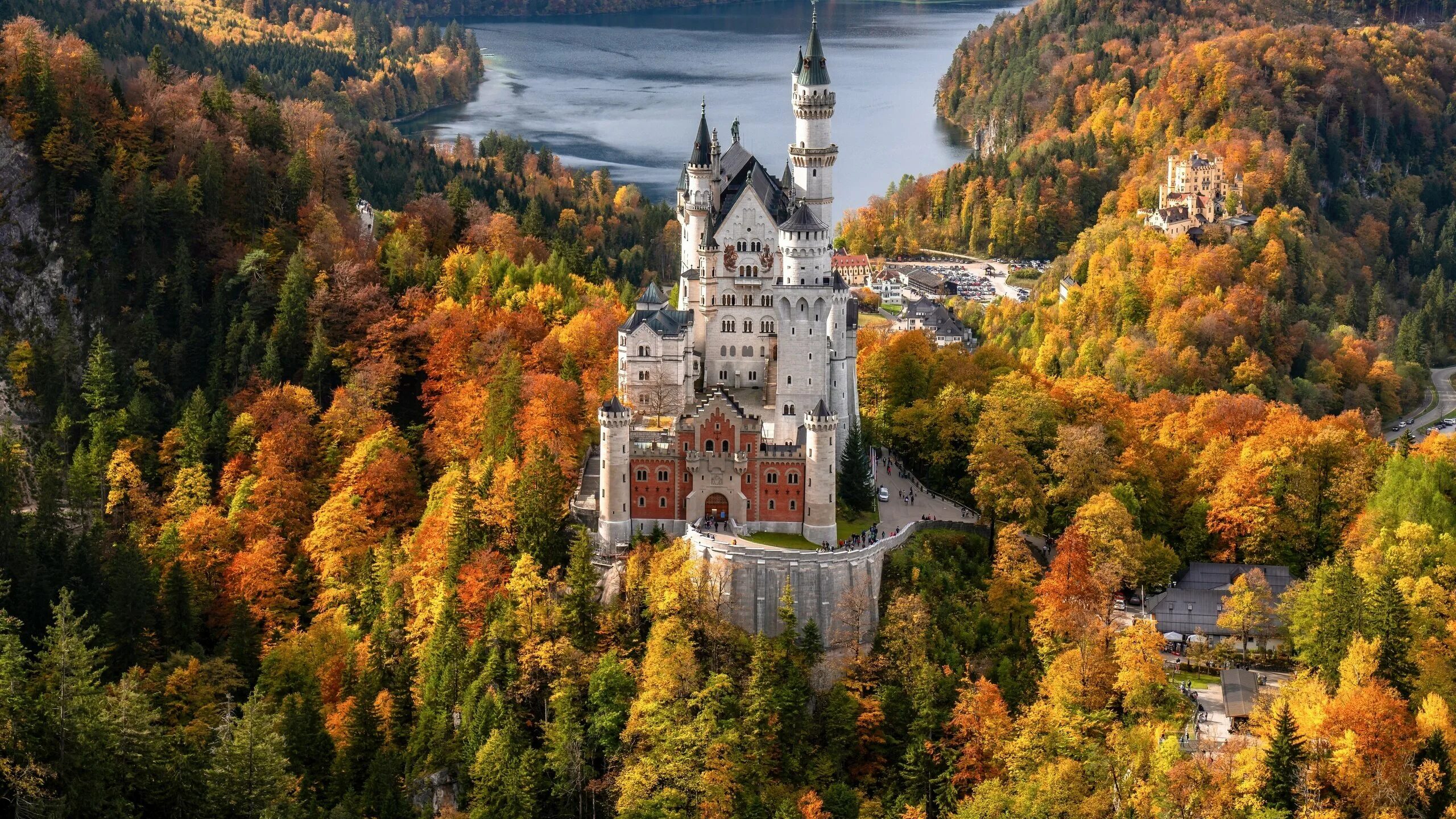Замок нойшванштайн. Neuschwanstein castle. Замок нойшванштайн. Нойшванштайн альпы. Лебединый замок нойшванштайн.