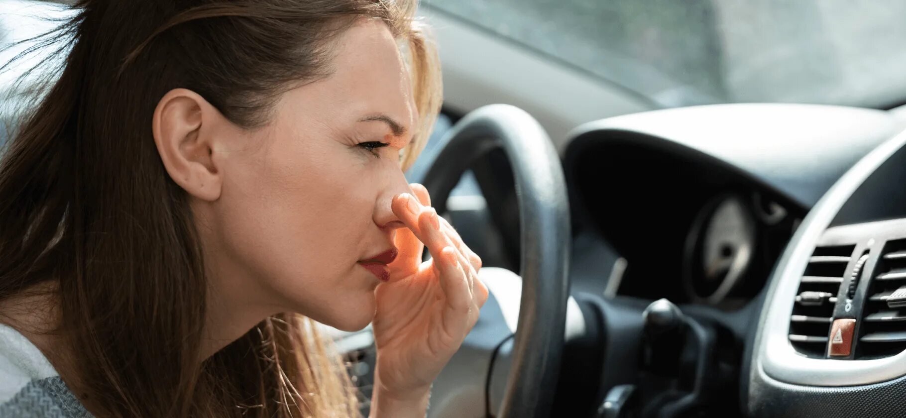 Почему воняет в машине. Запахи машино. Car smell. Неприятный запах в машине иконка. Картинка запах в машине.