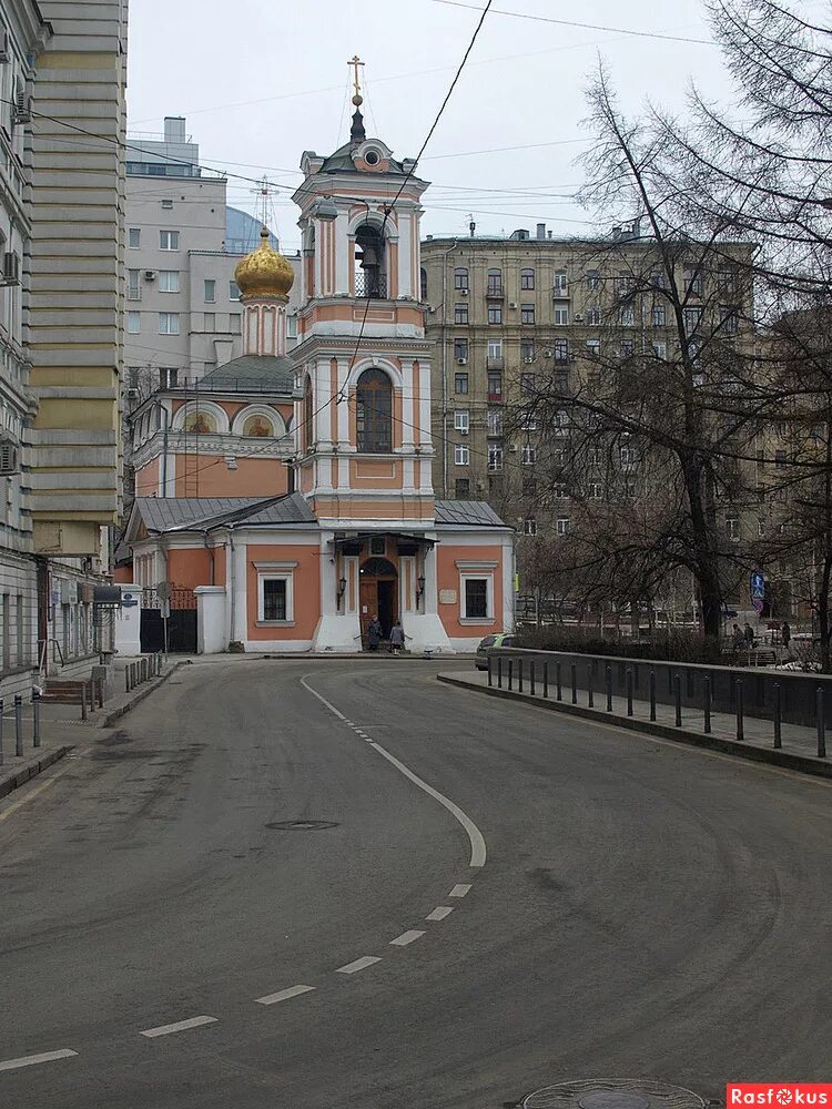 Воскресения словущего на успенском вражке москва. Церковь Словущего Брюсов переулок. Храм Вознесения Словущего в Москве. Храм Воскресения Словущего на Успенском Вражке в Москве. Воскресенская Церковь Брюсов переулок.