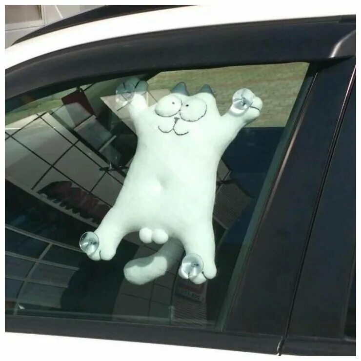 кот саймон на присосках в машину. кот на присосках в машину с яйцами. кот саймона игрушка в машину. автоигрушка на присосках "не прижимайся, мы не знакомы", котик 2460061. игрушка кот на стекло автомобиля.