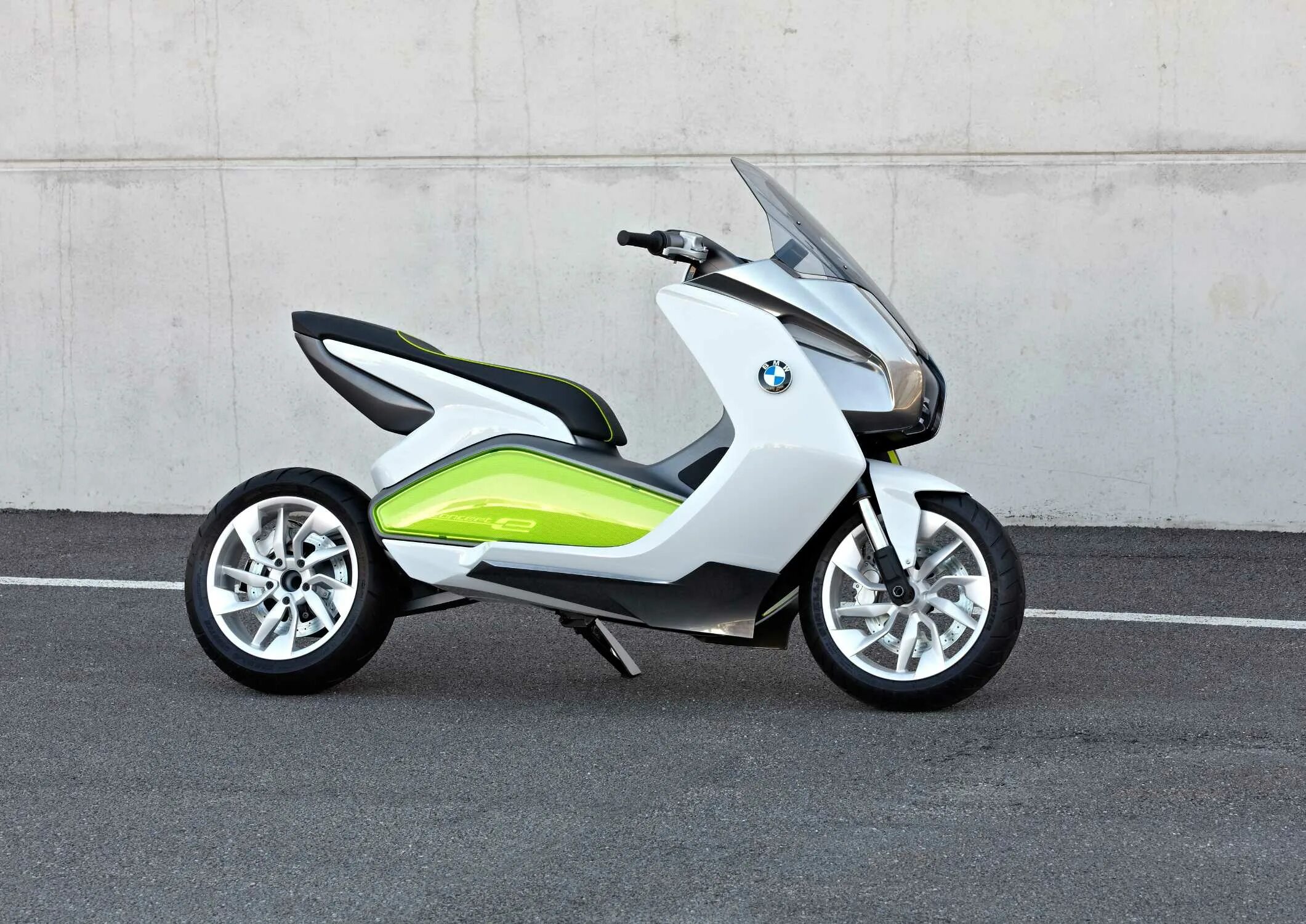 Электроскутер БМВ 2021. Максискутер БМВ электро. Mini Scooter e Concept w388. Электроскутер Honda 2023. Мощный мопед