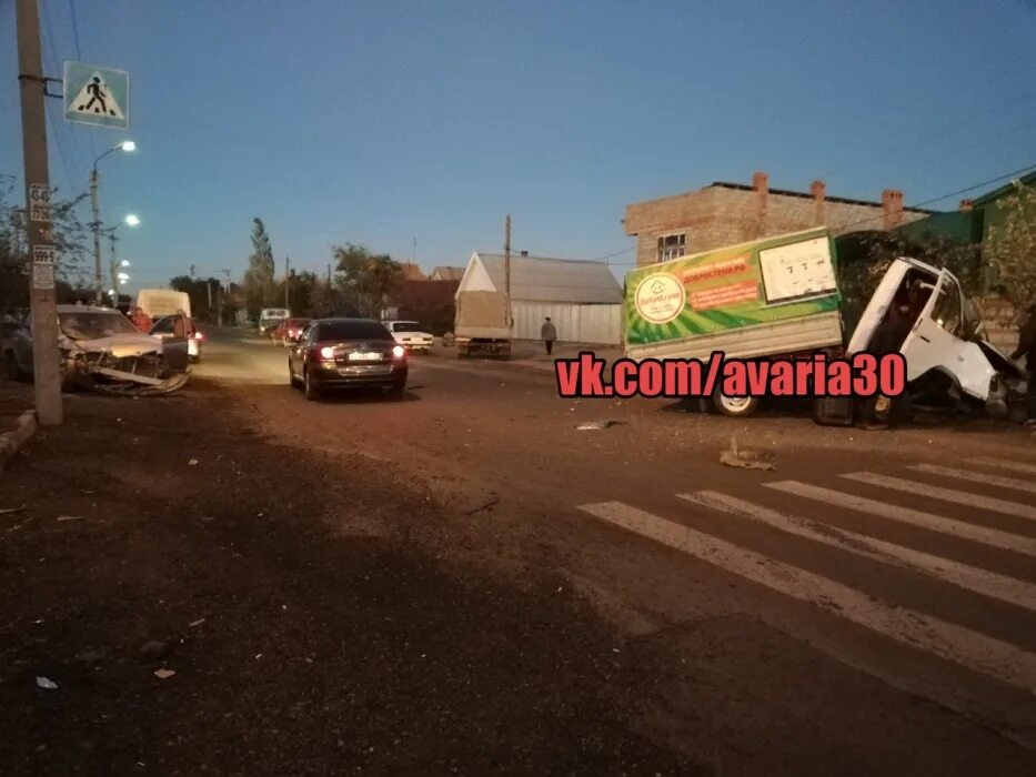 Обстановка в астрахани. Дтп на улице бакинской город астрахань. авария в астрахани на бакинской. дтп астрахань бакинская. дтп в астрахани сегодня в трусовском районе.
