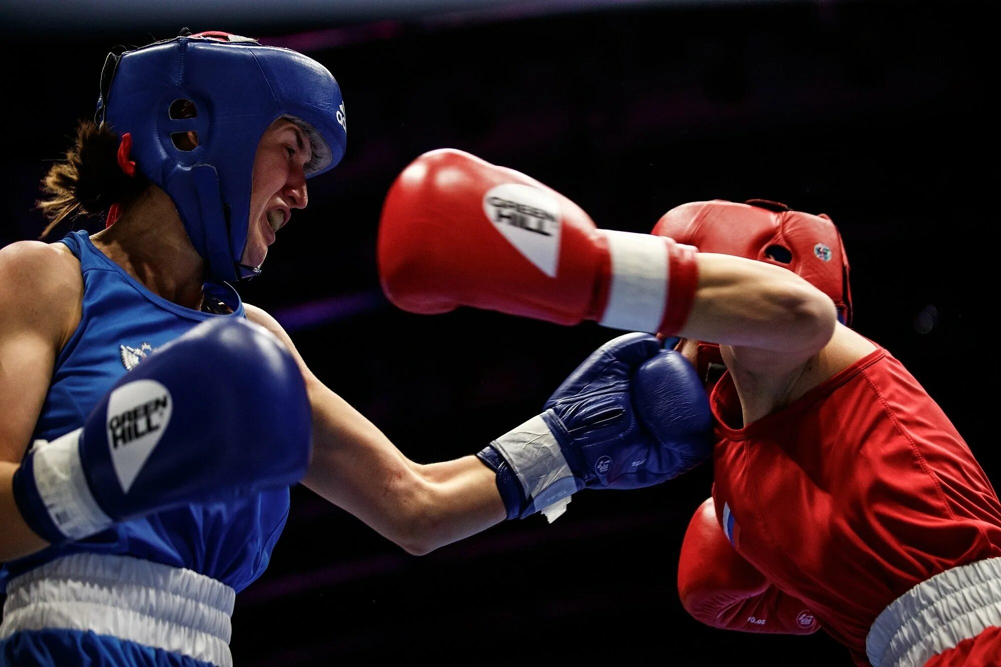 Бокс аккаунты. Спортсменка по боксу. женский бокс чемпионат. чемпионат россии по боксу женщины. девушки спортсменки по боксу.