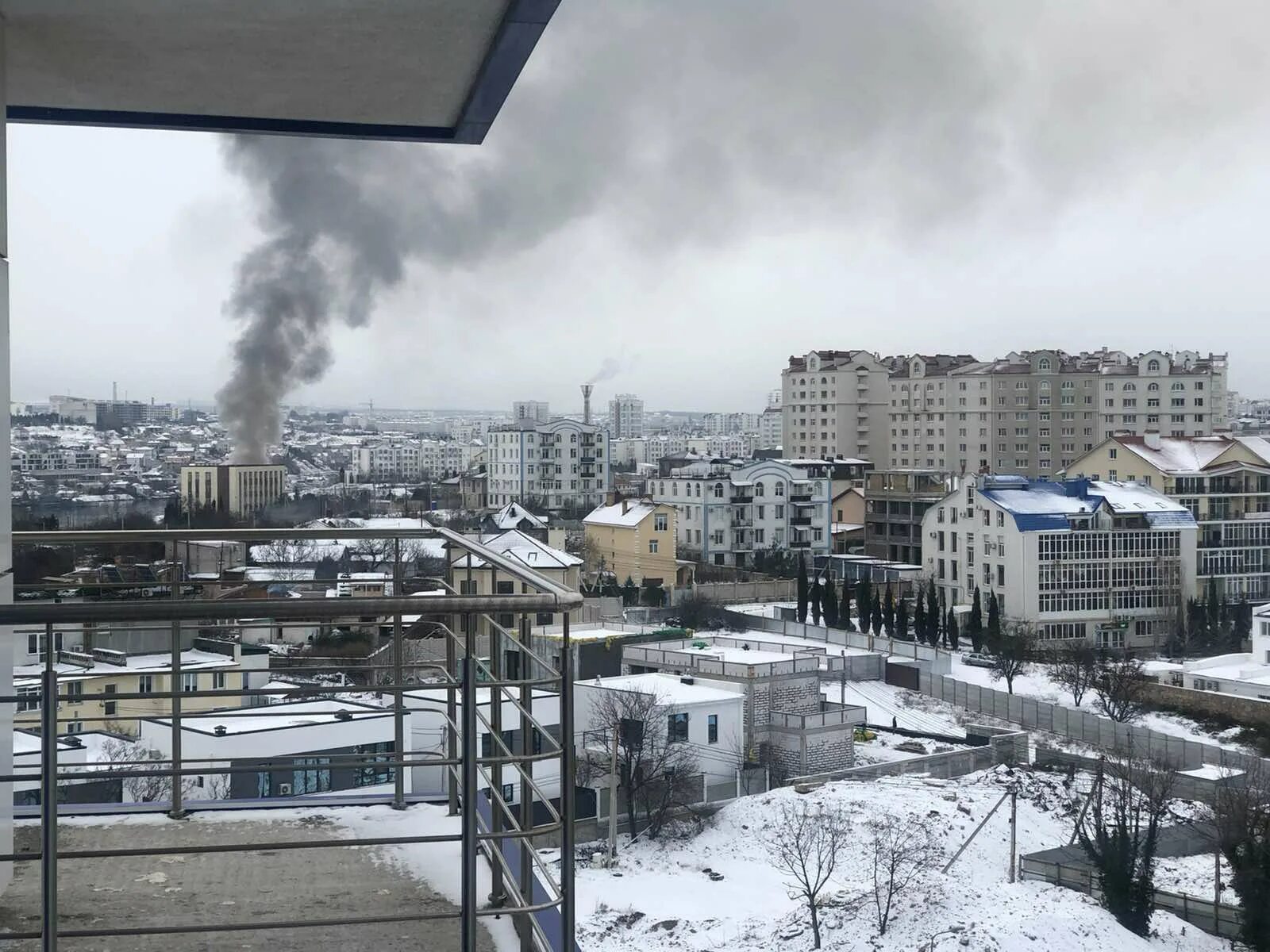 Севастополь горит. Возгорание корабля в Севастополе. Пожар в Севастопольской бухте. В Севастополе горит корабль. Что происходит в севастополе на данный момент