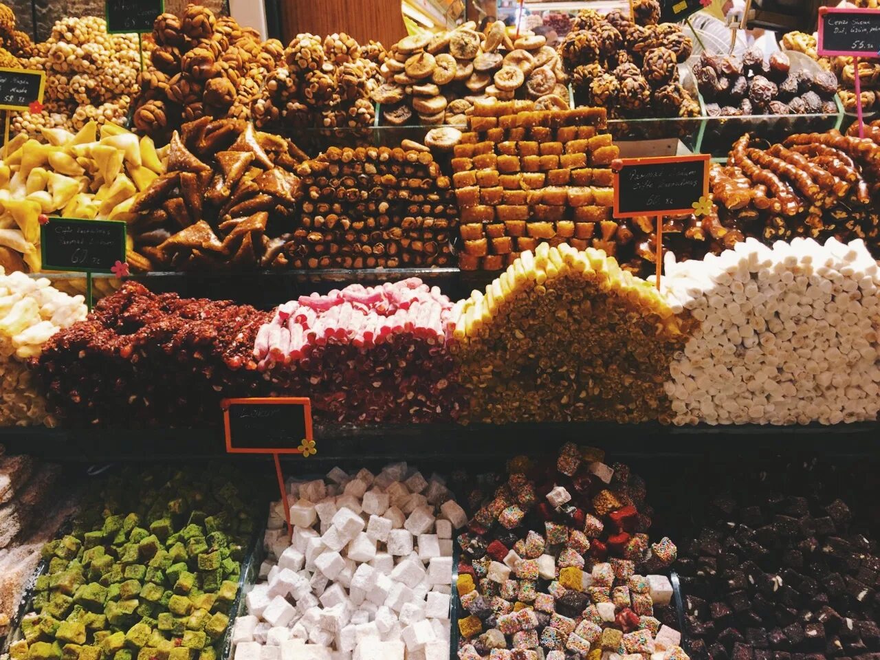 Египетский базар в Стамбуле. Рахат лукум Стамбул. Египетский рынок лукум. Египетский базар лукум. Сладости в стамбуле
