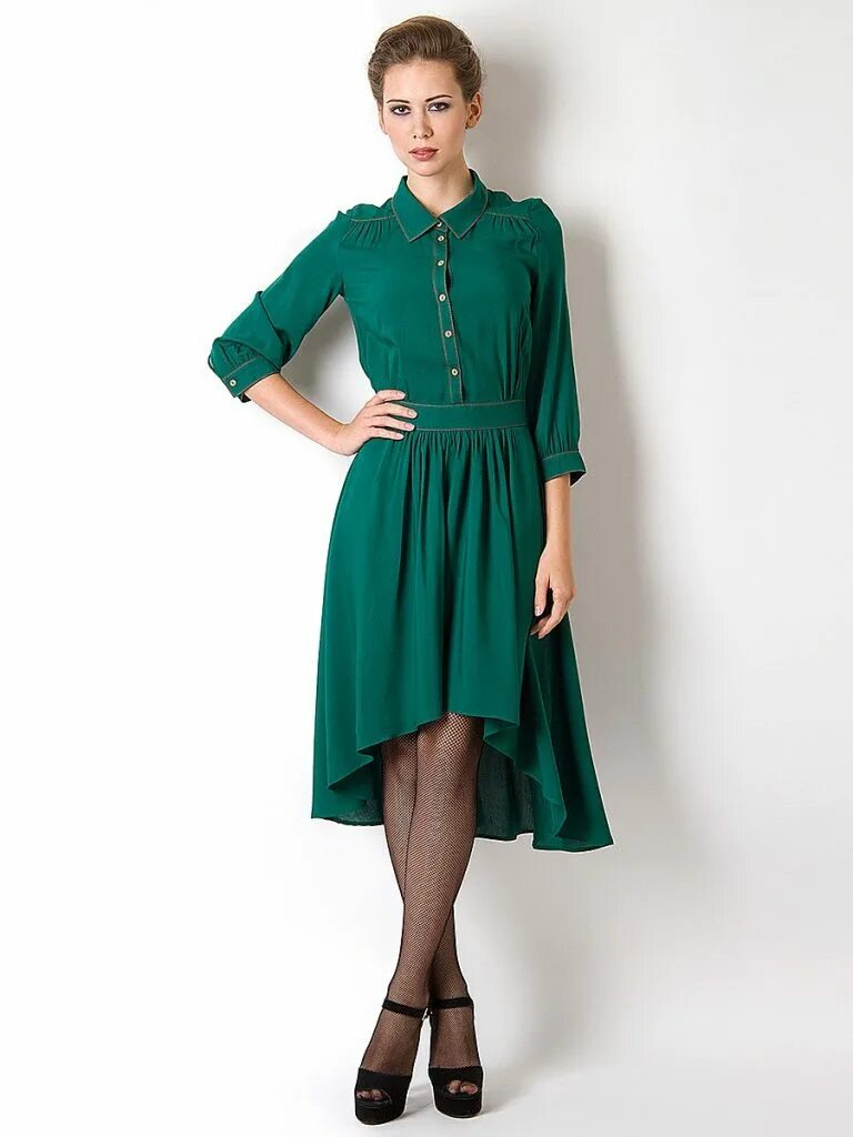 Цвет колготок к зеленому платью. Изумрудное платье с черными колготками. Колготки под оливковое платье. Платье бутылочного цвета. Цвет колготок к зеленому платью.