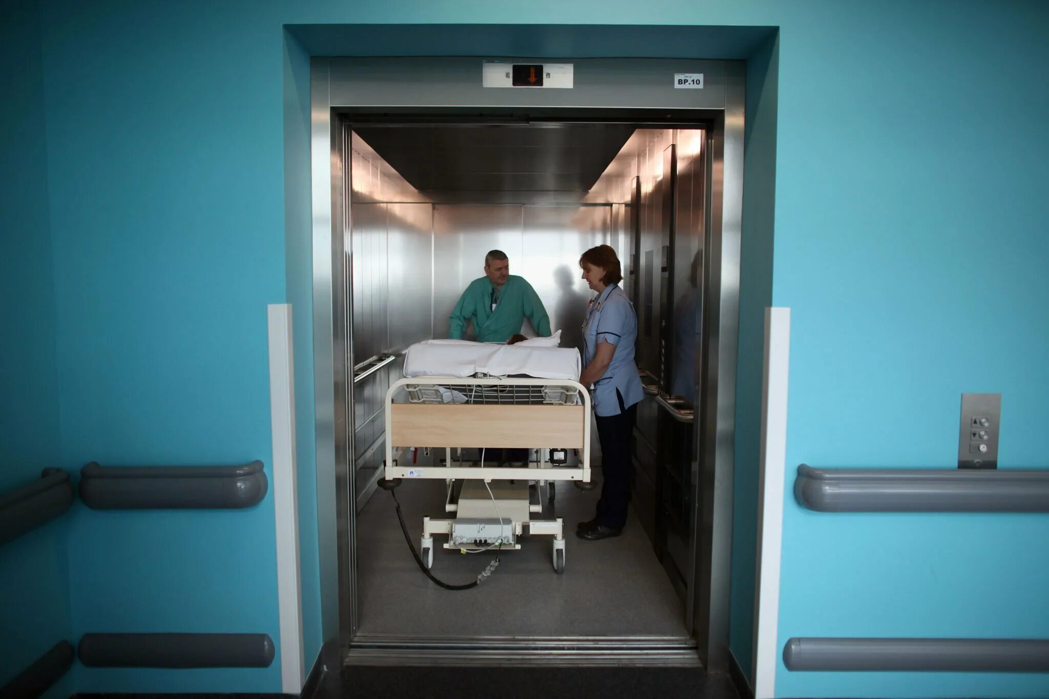 больничные лифты. больничный лифт кмз. лифт в больнице. гкб 31 лифт. лифт пб 53.