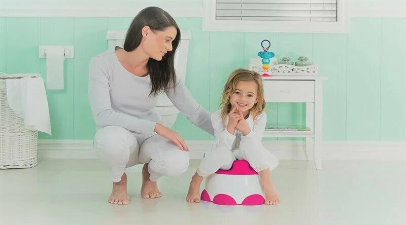 Горшочек с мамой. Подарок для мамы цветы в горшочке. Детки на горшочке. Дети приучаются к горшку и унитазу. Горшочек с мамой.