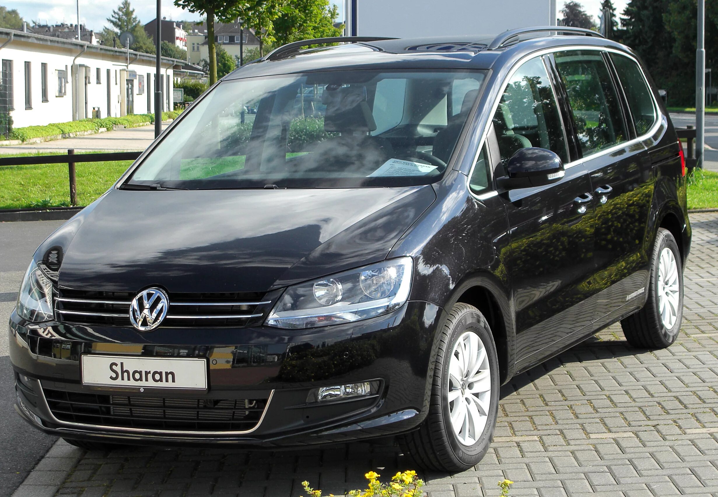 Volkswagen sharan года выпуска. Ыолбваген шарен. Фольксваген Шаран 2. Фольксваген Шаран 2015. Volkswagen Шаран.