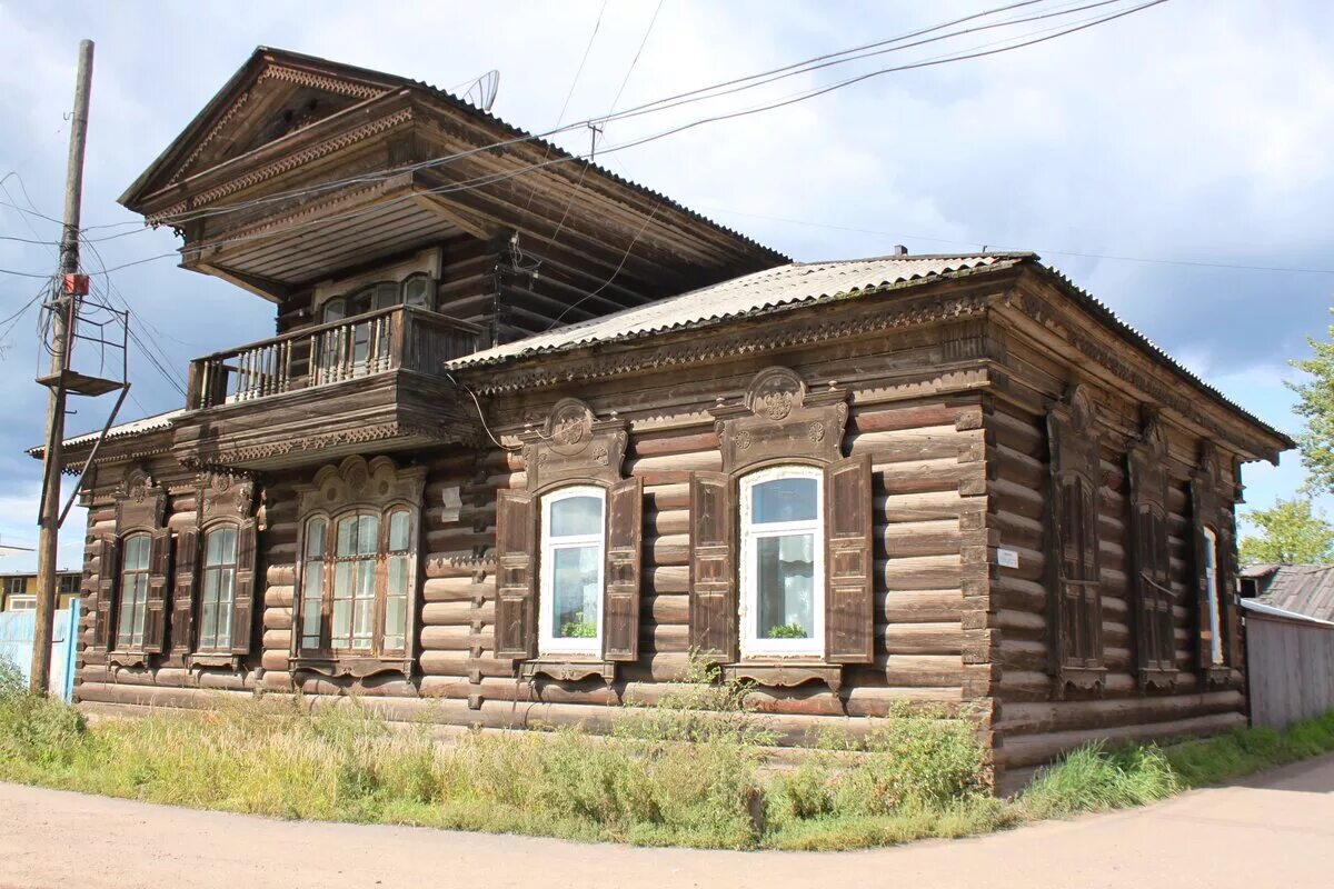 Река Лена город Киренск Киренский район. Дом Голицына в Киренске. Дом музей Голицына Киренск. Киренский район Иркутской области.