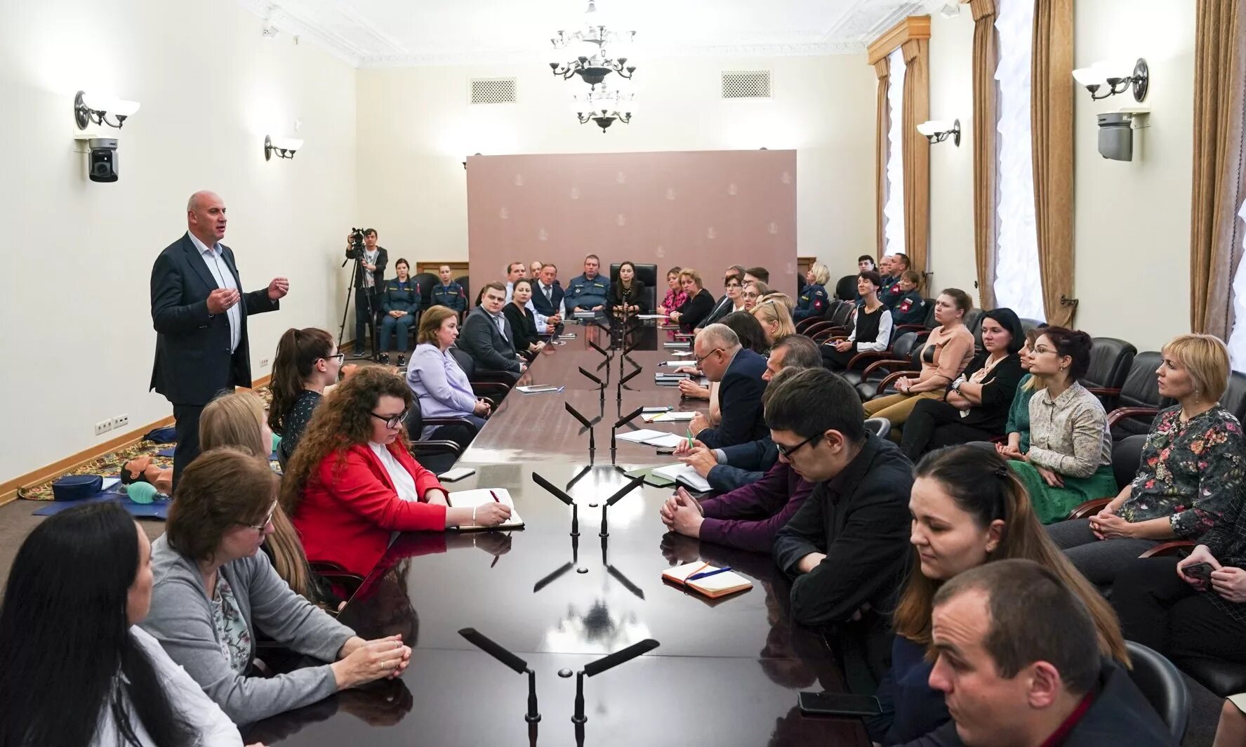 Новости общество москва. Департамент ГОЧСИПБ Москвы дергачёв. Правительство Москвы фото сотрудников. Сотрудники мэрии Москвы. Работники правительства Москвы.