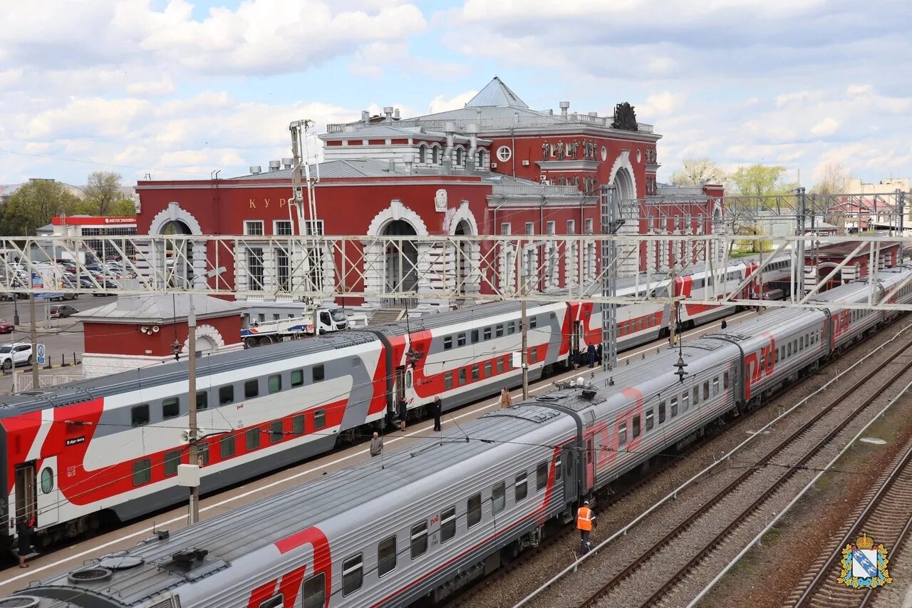 Жд работа курск. Поезд старый оскол москва. поезд смоленск — симферополь — смоленск. поезд смоленск курск. старый оскол курск железная дорога.