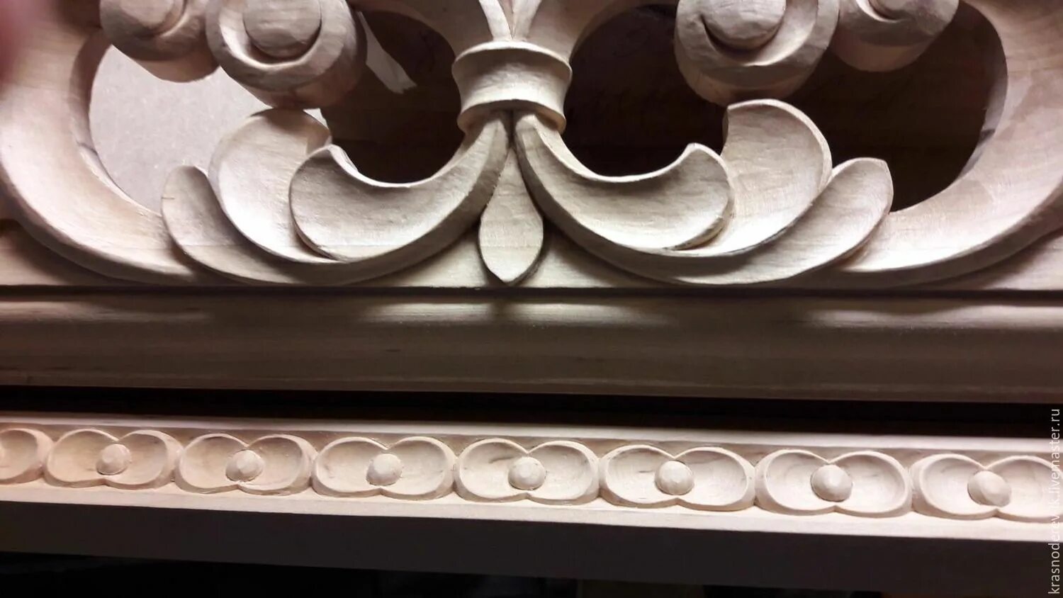 Магазин резьбы по дереву. Прорезная домовая резьба, фронтоны. Резьба по дереву домовая резной терем. Рекламная табличка из дерева. Резные столярные изделия.