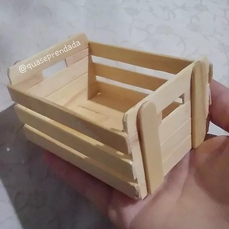 Коробочка из палочек для мороженого. Ящички из палочек от мороженого. Ящик из деревянных палочек. Подставка из палочек для мороженого. Коробочки из палочек.