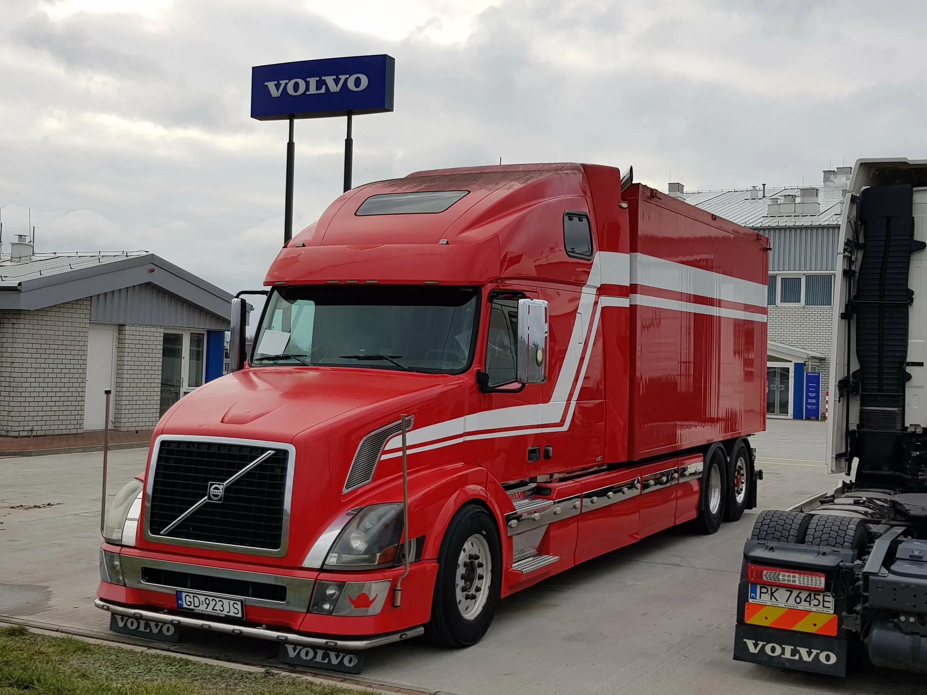 Вольво американец VNL 670. Тягач Volvo VNL 780. Тягач Вольво внл 670. Вольво внл 780 новый. Купить грузовик тягач