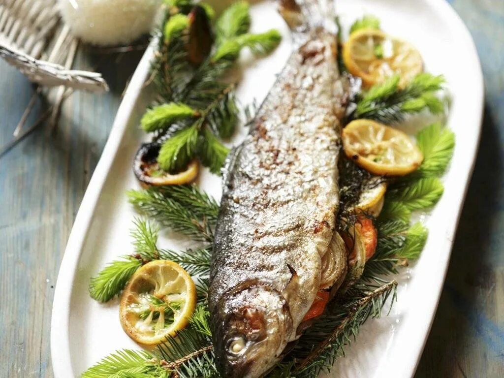 Форель на новогодний стол. Рыба на новогодний стол. Рыбный год. Блюда из рыбыитпльянские. Рыба на новый год.
