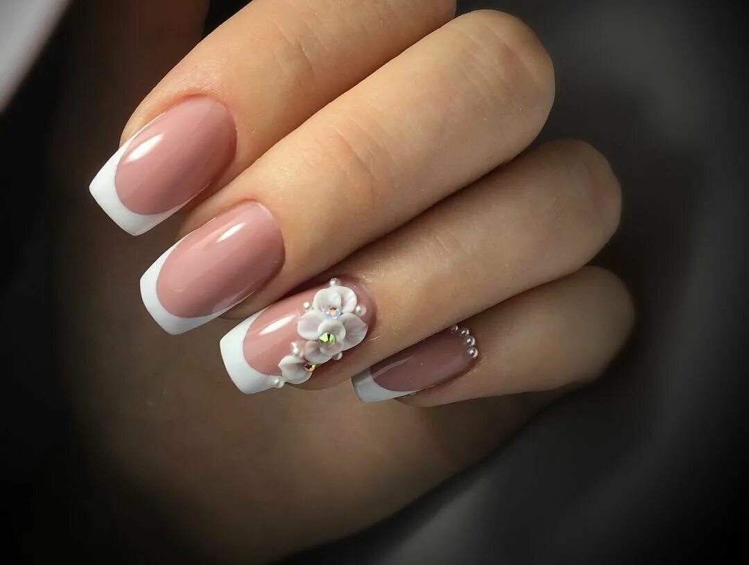 Свадебный французский маникюр. Свадебный френч. Свадебный маникюр. Френч со стразами. Свадебный французский маникюр.