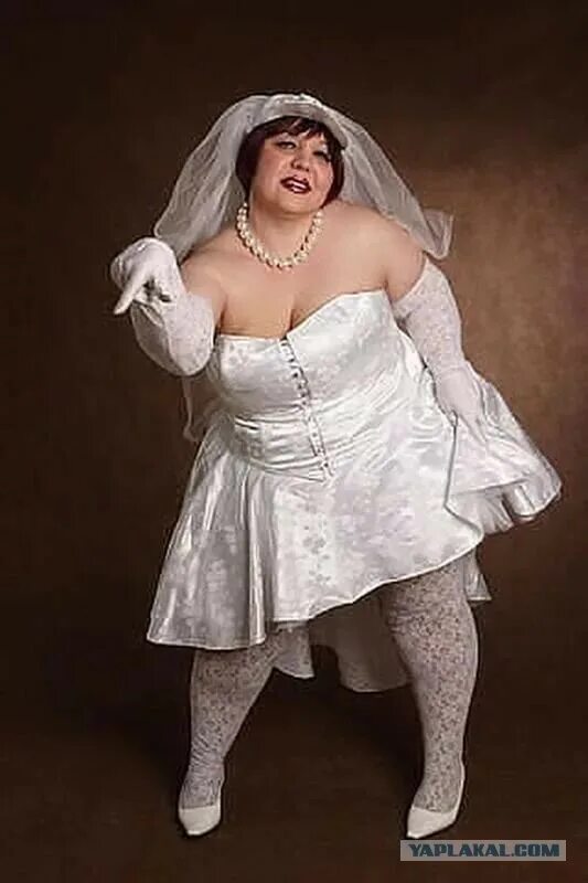 Старая толстая тетя. Мадам Грицацуева в свадебном платье.