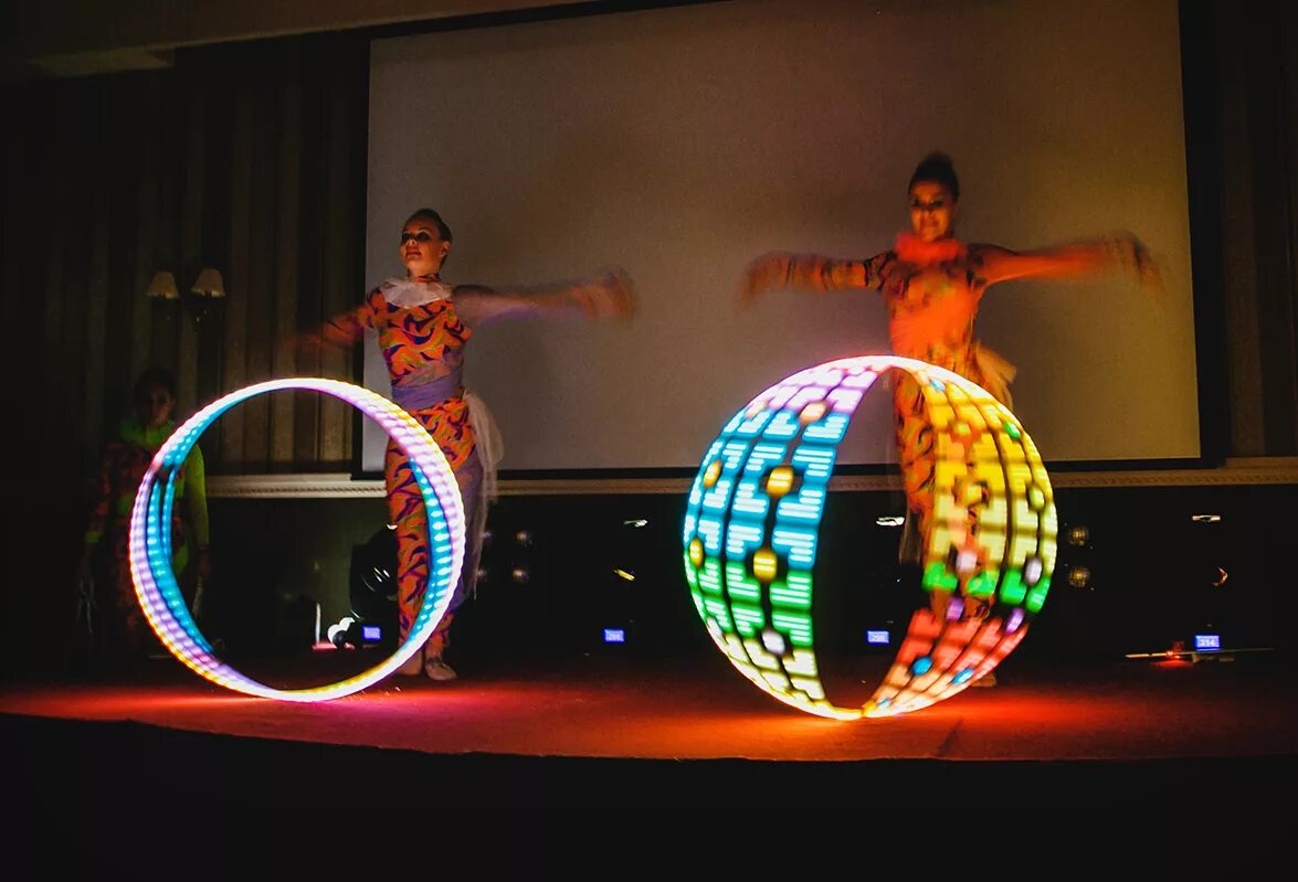 танец в саду хулахуп. обручи для детей. идеи для цирковых номеров. танец в саду хулахуп. игровые упражнения с обручем.