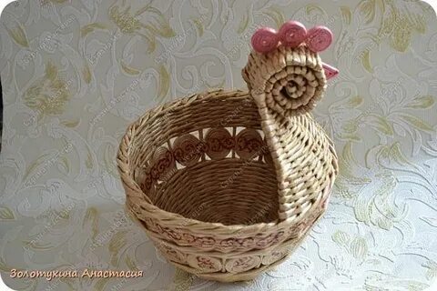 Корзинка курочка из бумажной лозы