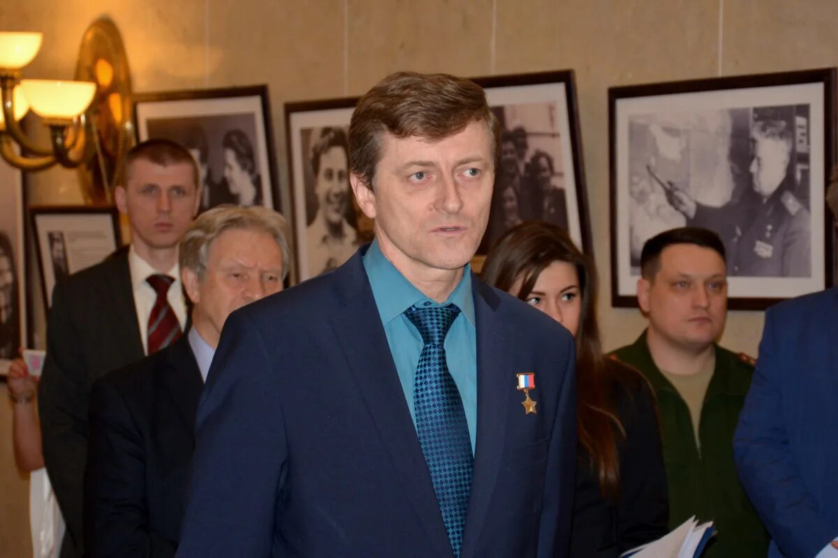 Выставка мид. Барулин петр григорьевич мид биография личная жизнь и биография. Петр григорьевич из мида. Туристическая выставка. Выставка mido optical.