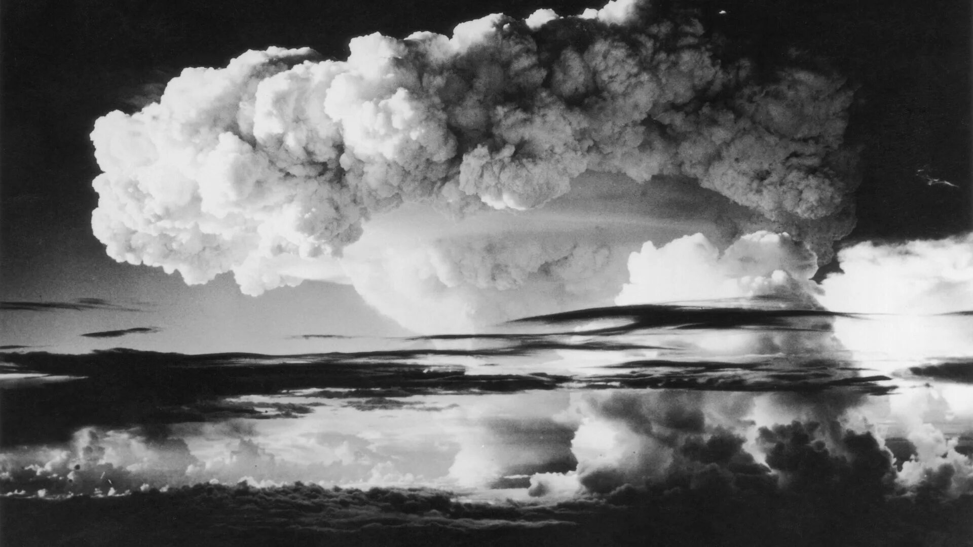 Ядерные взрывы в мире. Атолл Эниветок ядерный взрыв. Бой за Атолл Эниветок. Водородная бомба (1952-1953). Водородная бомба США 1952.