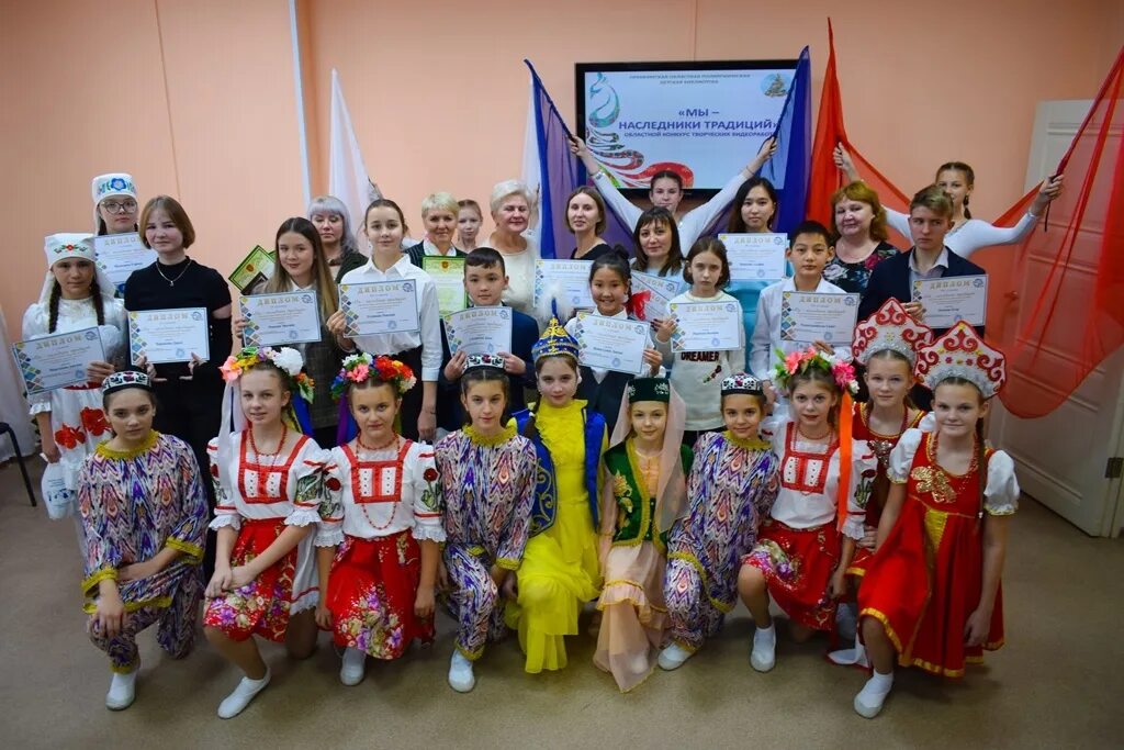 фестиваль мир середина лета. фольклор калмыкии. наследники традиций 2023. наследники традиций 2023 логотип. дпи в великом устюге.