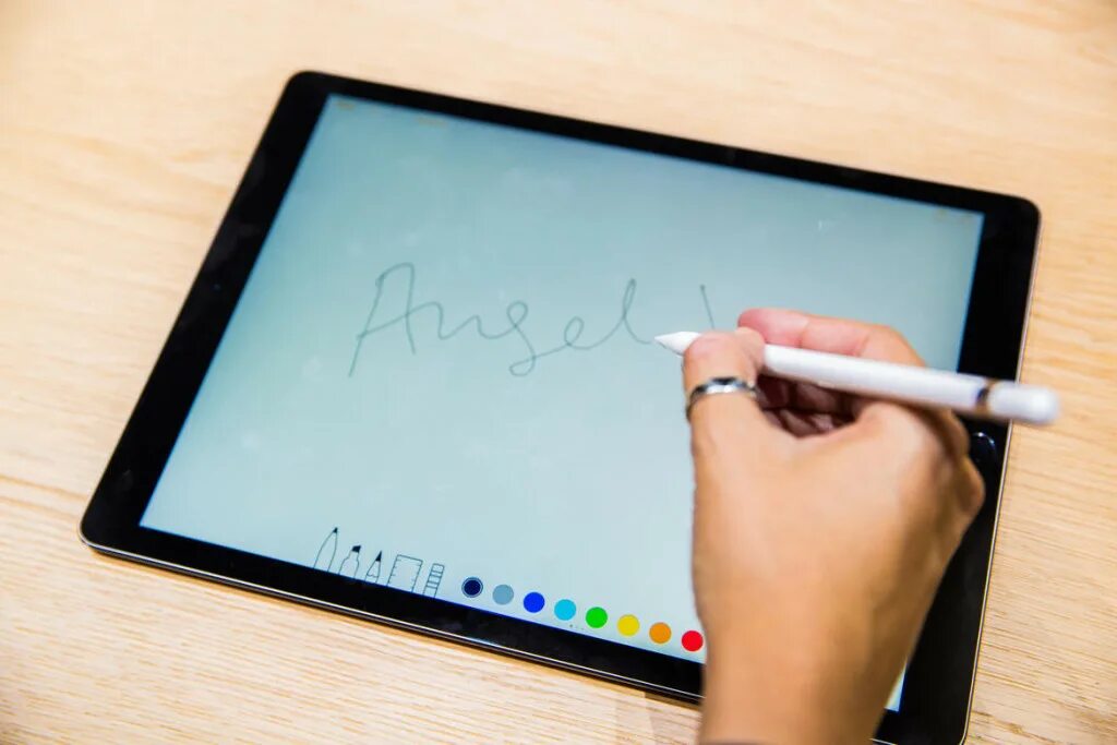 Планшет видит. Эппл пенсил для айпад про 11. Планшет для рисования Apple IPAD Pro. Планшет с Эппл пенсил. Айпад Эйр и эпл пенсил.