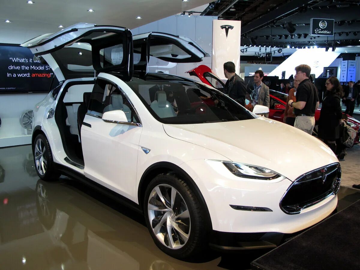 Тесла новая в россии. Тесла кроссовер. Tesla model кроссовер. Tesla model x. Электромобиль Тесла джип.