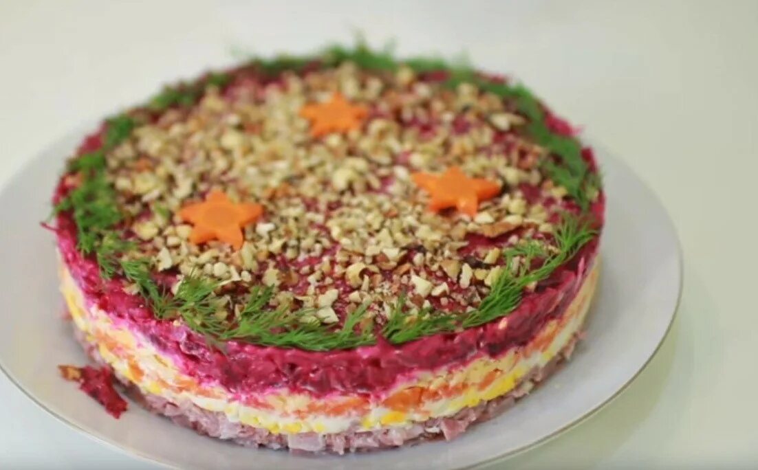 Слоеный салат "мой генерал". Салат генеральский со свеклой. Украшение слоеных салатов. Овощной торт. Салат генеральский со свеклой.