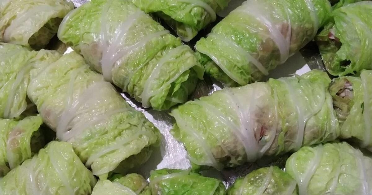 Голубцы с пекинской капустой. Голубцы с пекинской капустой. Голубцы пекинская капуста рецепт пошагово с фото. Голубцы из пекинской капусты. Голубцы из пекинской капусты в духовке.