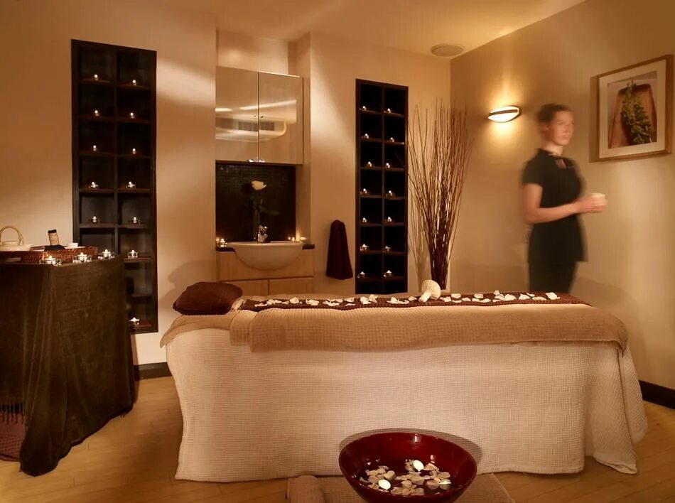 Hotel massage. Массажная комната. Спа салон в отеле. Спа салон Luxury. Спа комнаты.