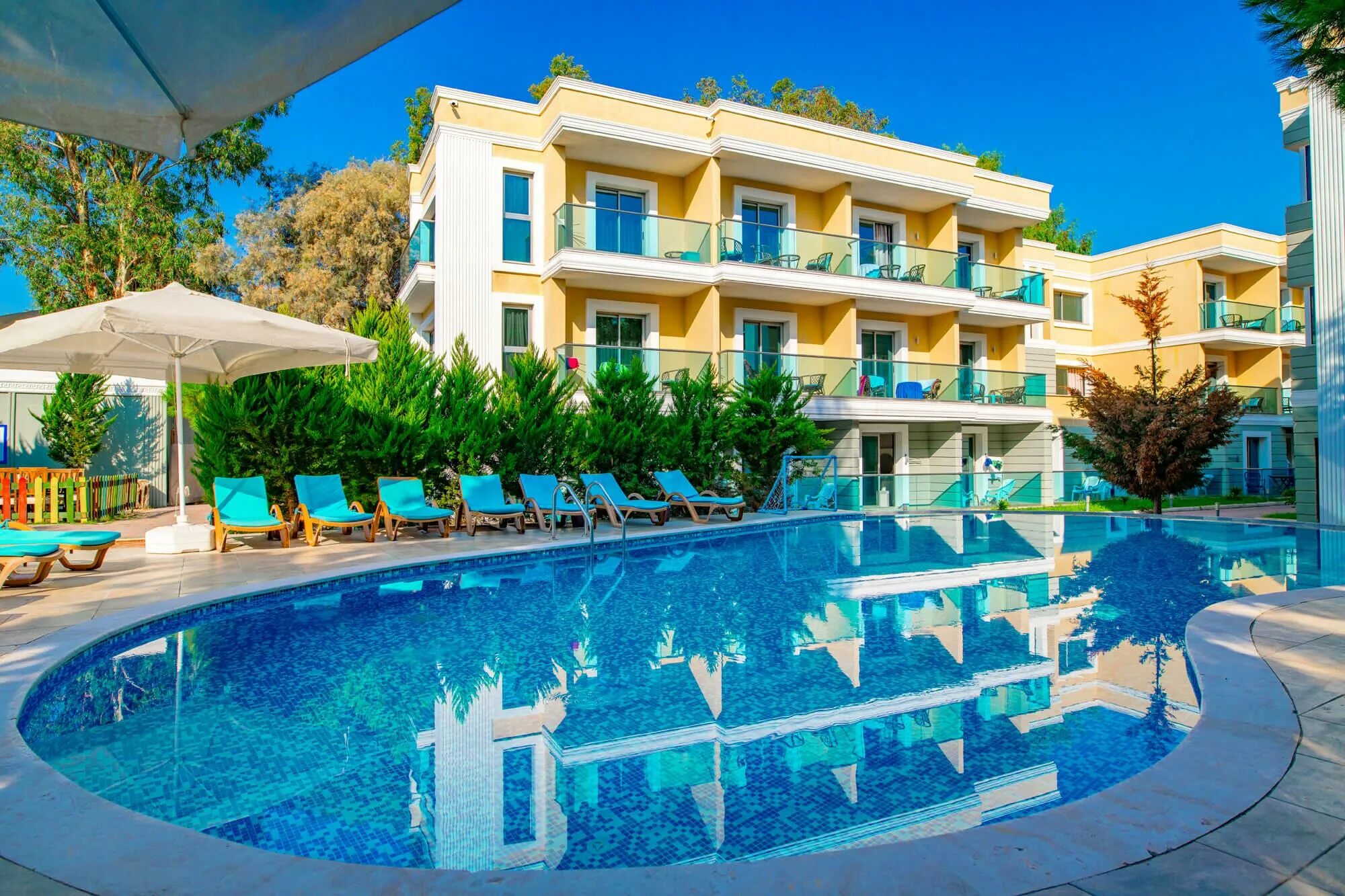 Beach resort 4 турция бодрум. Breeze Bodrum Beach 4*. Bodrum Beach Resort 4 Турция Бодрум. Петуния Бодрум отель 4. Бодрум Турция Ладония отель с перелетом.