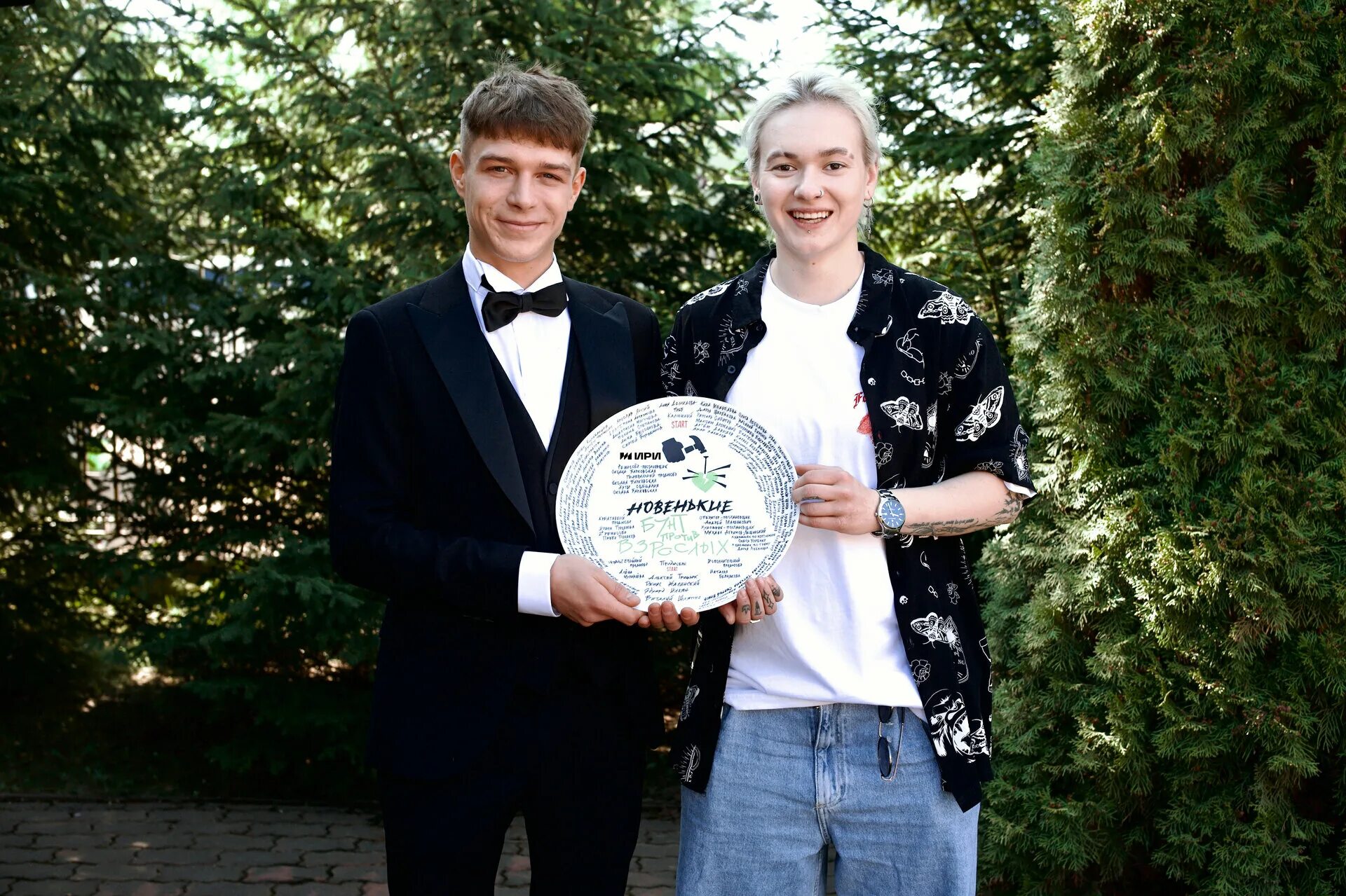 Новенькие против взрослых. Новенькие против взрослых. Mtv музыкант года 2021. Новенькие против взрослых. Группа братья грим.