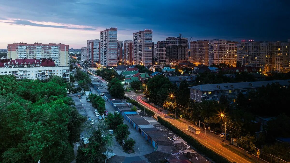 Переехать жить в краснодар. Гидрострой Краснодар ночью. Бургас Краснодар. Краснодар 2005 город. Краснодар ночью и днем.