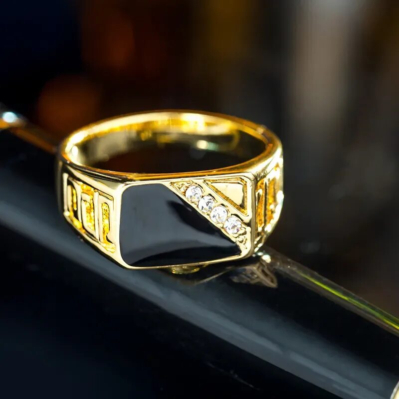 Золотое кольцо для мужчин. Мужское кольцо. Перстень мужской. Красивые перстни. Кольца для мужчин.