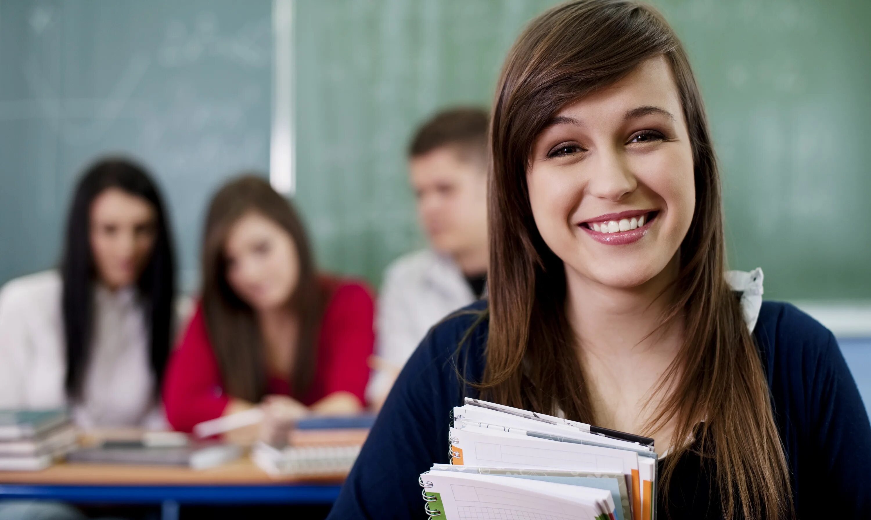 Student pupil. Студенты колледжа. Девушка на учебе. Красивый студент. Счастливая студентка.