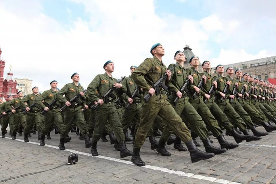 Рота пойти. Строй солдат. Военнослужащие в строю. Строй в армии. Военное построение.