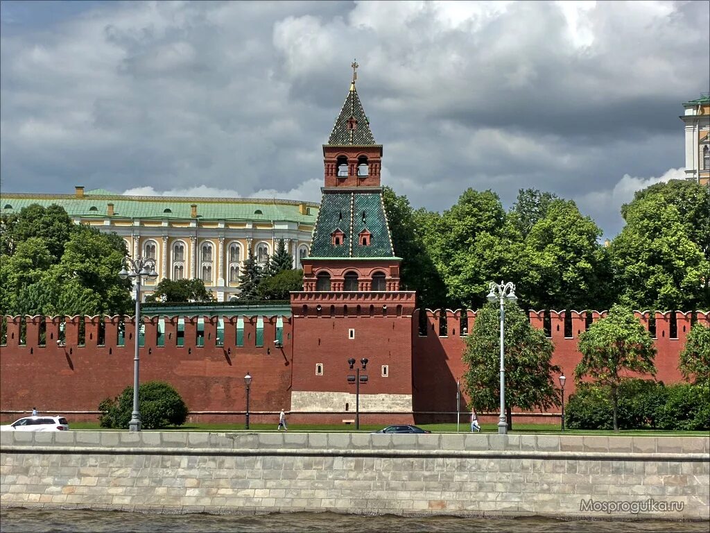 Кремлевские стены и башни. Благовещенская башня Кремля. Башни Московского Кремля. Тайницкая башня башни Московского Кремля. Башни Кремля: Тайницкая, Спасская, Кутафья, ....