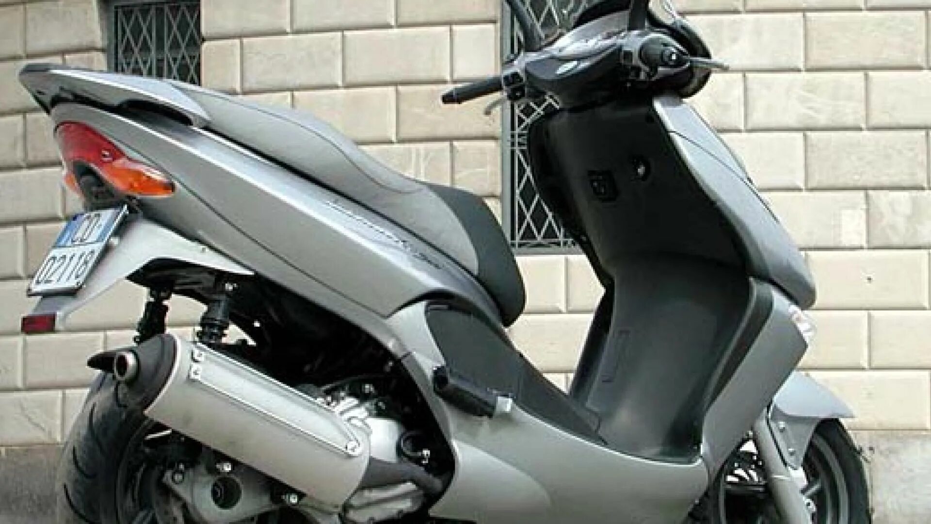 Априлия леонардо 300. Aprilia leonardo 125. Aprilia leonardo. Априлия леонардо скутер 125. Aprilia leonardo 250.