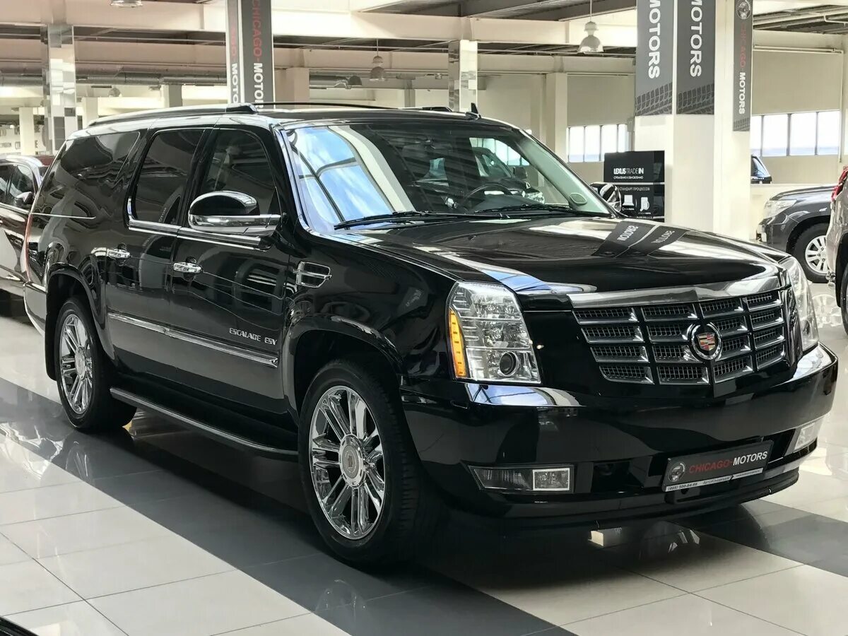 Эскалейд 3 поколения. Cadillac Escalade 2013. Cadillac Escalade 2013 ESV. Кадиллак Эскалейд 2013 черный. Cadillac Escalade ESV.