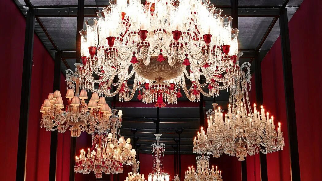 Весит люстра. Baccarat 140 большая хрустальная люстра. baccarat stark люстра. люстра баккара eljbtyyst. baccarat france светильник.